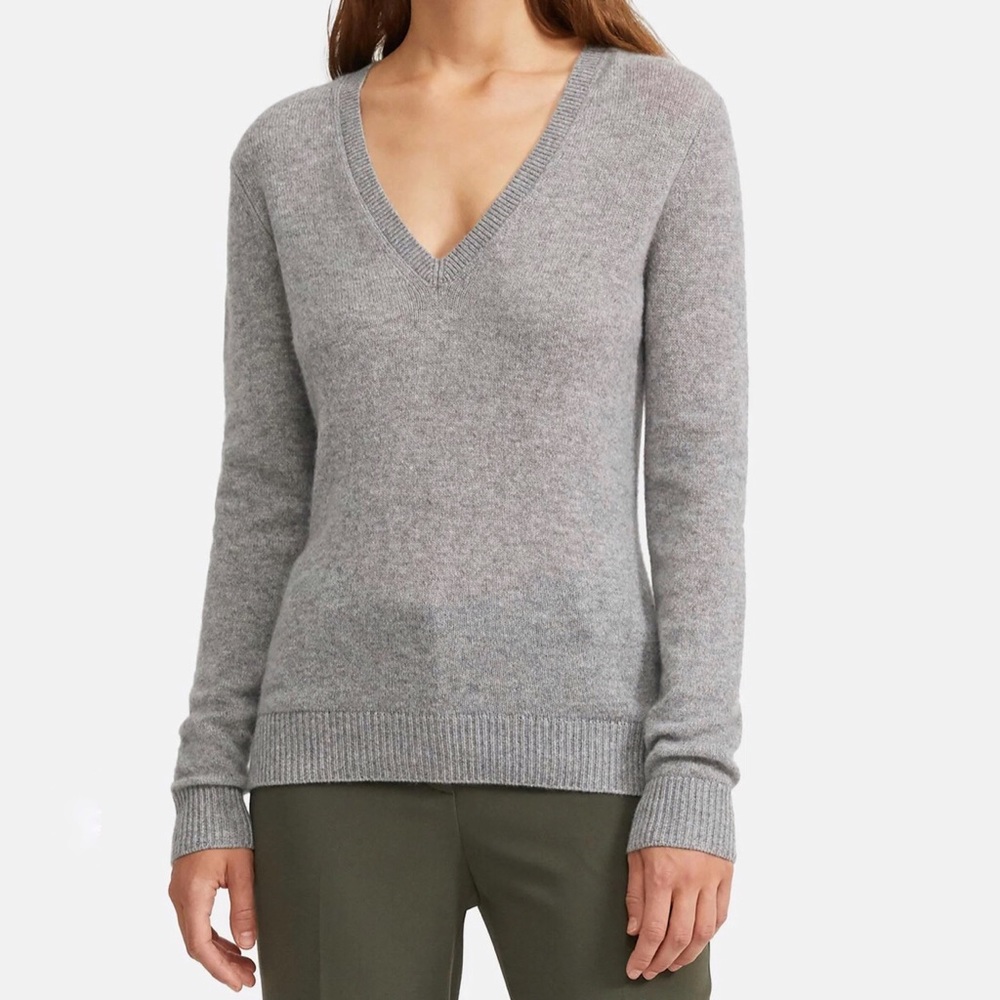 THEORY V-Neck Sweater in Feather Cashmere, Husky Gray